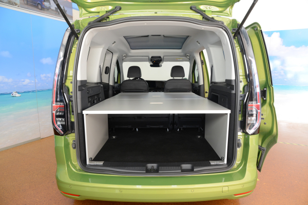 VanEssa Schlafsystem Doppelbett VW Caddy 5 Ford Tourneo Connect 3 Seitenansicht ohne Matratze